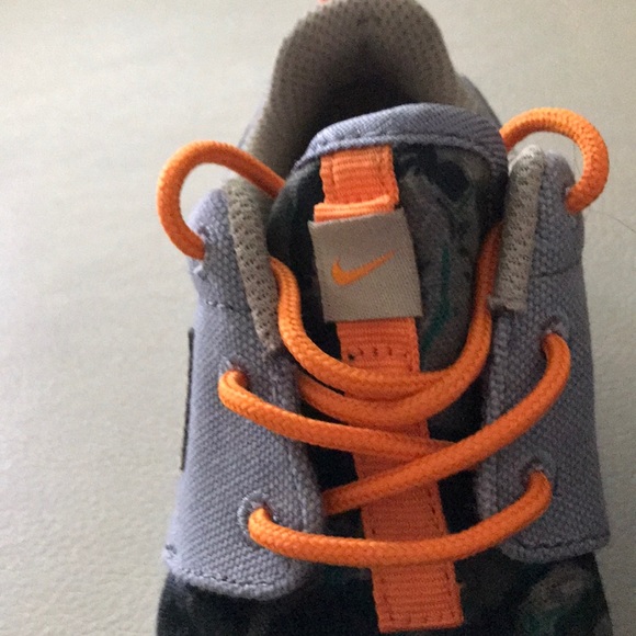 Kids Nike shoes - Picture 3 of 7